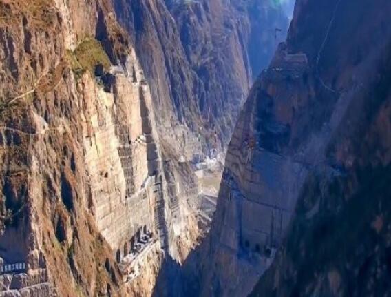 為建烏東德水電站，在峽谷底部挖90米深洞穴，用來干嘛的？