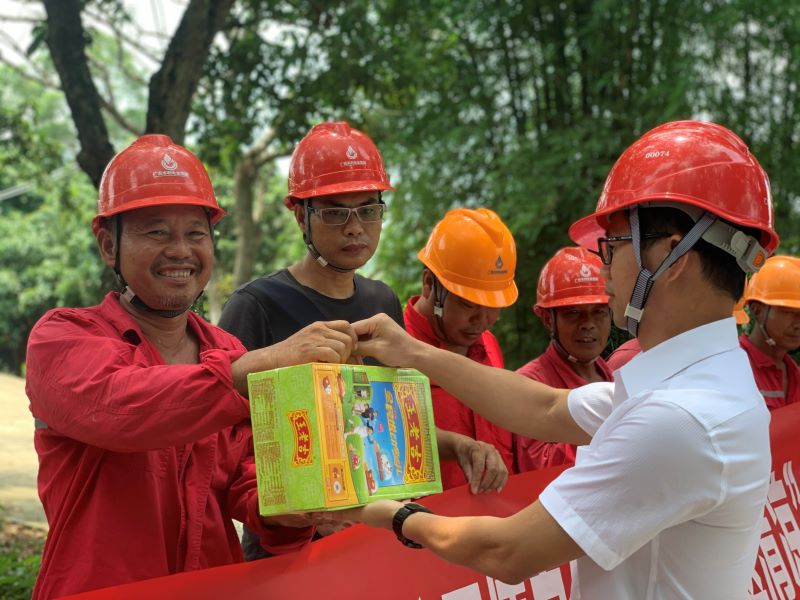 南方電網(wǎng)廣西新電力集團博白供電局夏送清涼鼓干勁，情系一線保供電