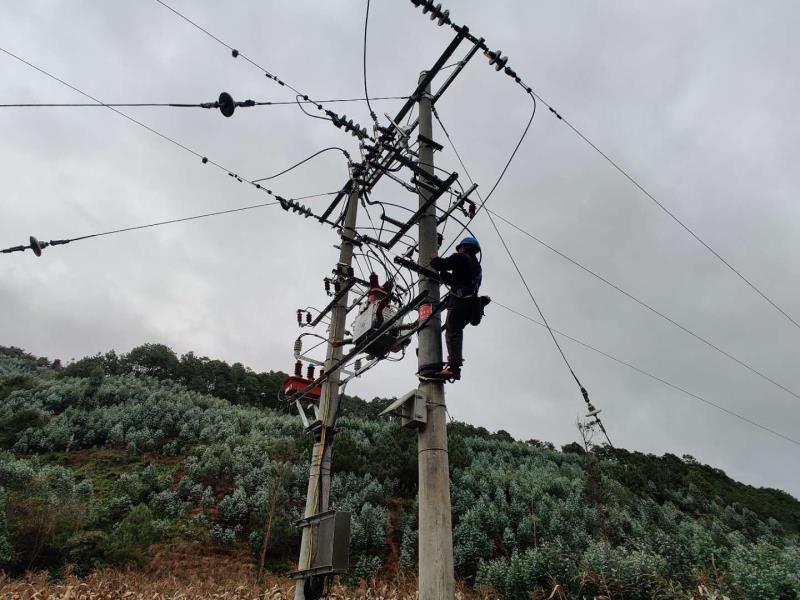 臨滄云縣供電局開(kāi)展線路維護(hù)消缺，大幅提升供電可靠性