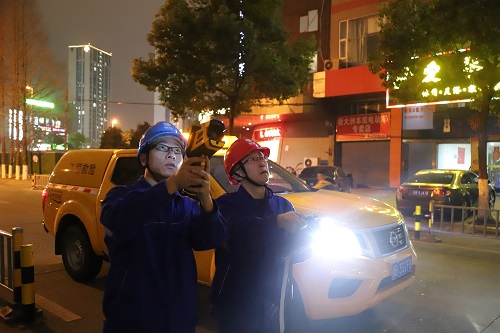 國網(wǎng)寧波市鄞州區(qū)供電：夜間特巡測溫線路，保障安全可靠供電
