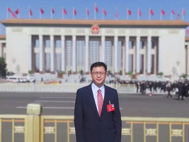 加快推動(dòng)新能源行業(yè) 與人工智能融合創(chuàng)新——訪全國(guó)人大代表、樂山太陽(yáng)能研究院院長(zhǎng)姜希猛