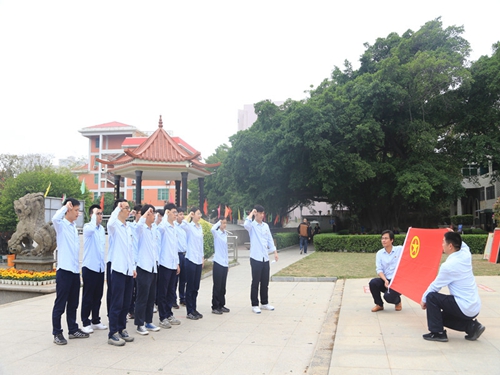 國家能源集團(tuán)福建晉江熱電公司團(tuán)委組織開展“學(xué)黨史、祭英烈、當(dāng)先鋒”主題團(tuán)日活動