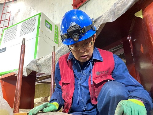 積石如玉 譽美甲子——記國網(wǎng)甘肅劉家峽水電廠電機(jī)檢修工楊蔚武