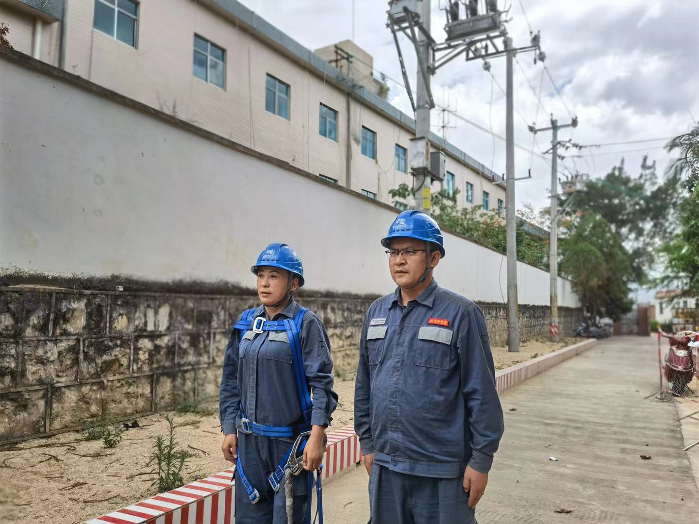 臨滄云縣供電局黨員帶頭開展崗評，促員工技能快速提升