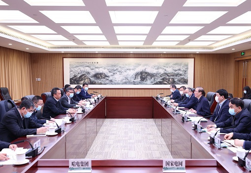 辛保安、張智剛與哈電集團(tuán)董事長曹志安、總經(jīng)理吳偉章會(huì)談