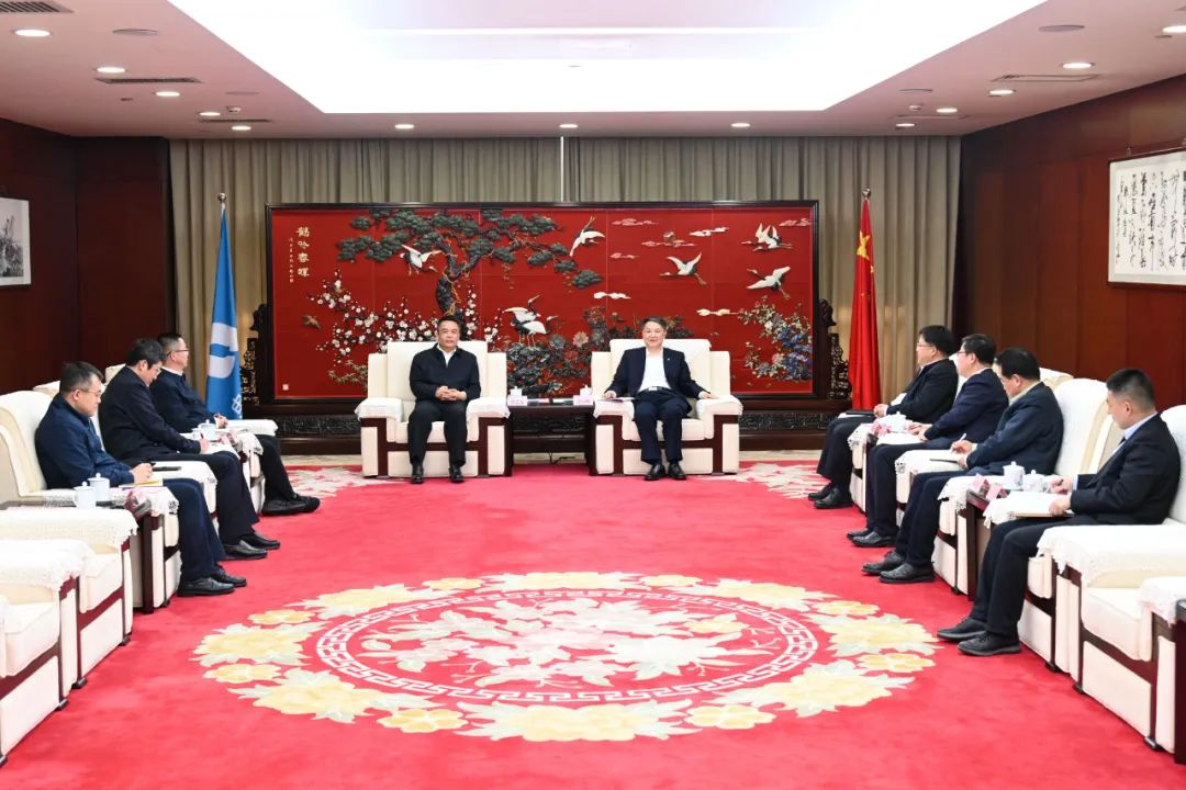 溫樞剛會見哈電集團董事長、黨委書記曹志安