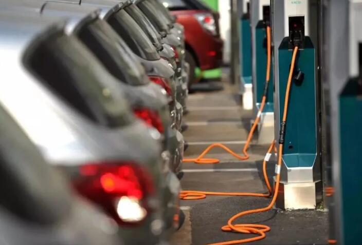 油價漲怕了，電動車主也笑不出