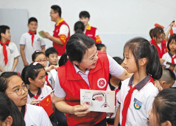浙江永嘉縣紅十三愛心社25年，幫助4630名貧困學生