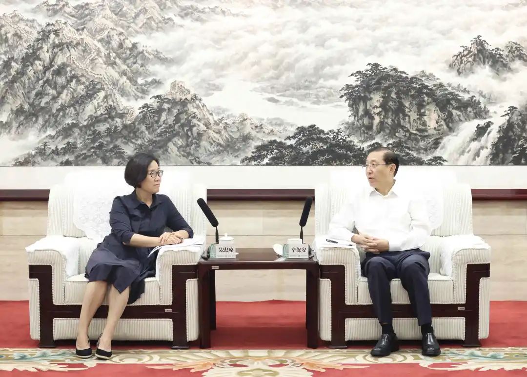 國家電網(wǎng)董事長、黨組書記辛保安與江西省委副書記、贛州市委書記吳忠瓊會談