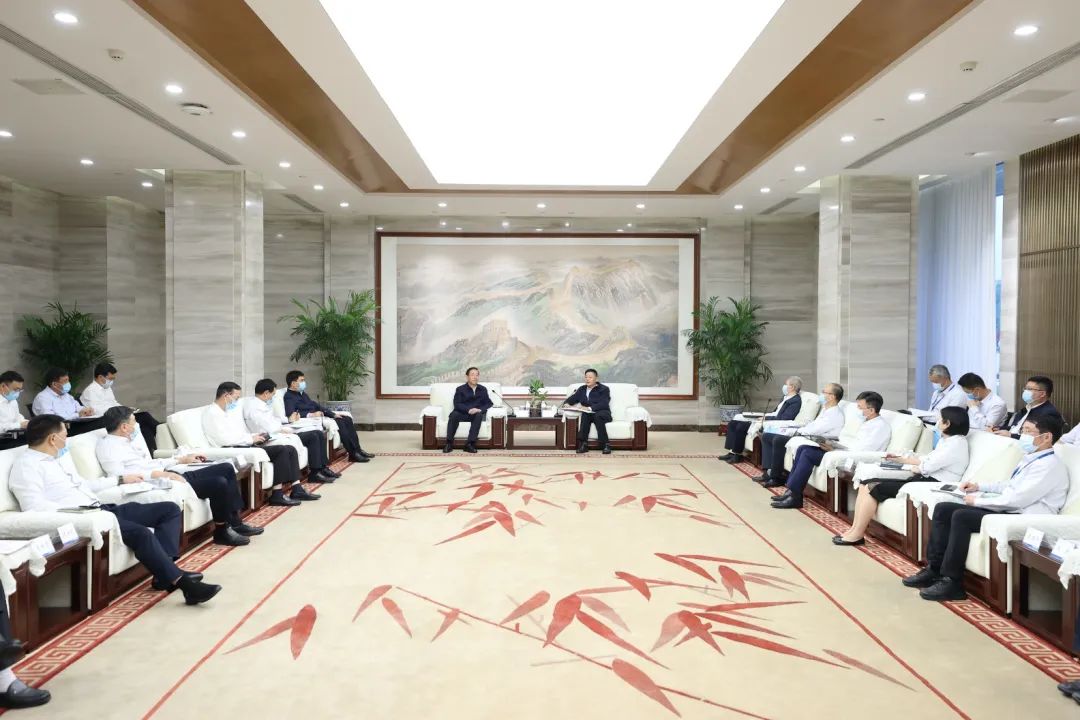 國(guó)家電網(wǎng)公司董事長(zhǎng)、黨組書辛保安與東方電氣集團(tuán)董事長(zhǎng)俞培根、總經(jīng)理徐鵬會(huì)談