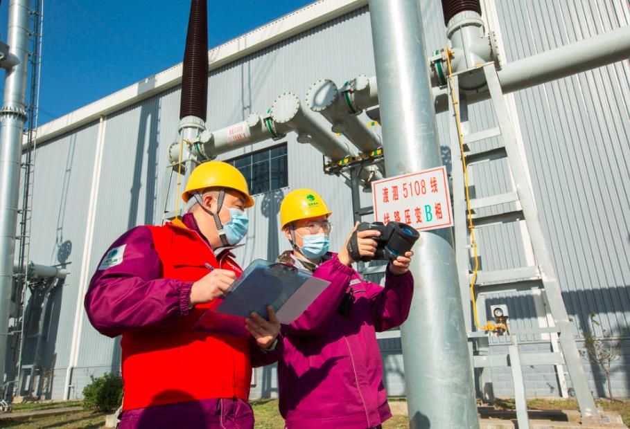 寒潮來(lái)襲!上海電力職工開(kāi)展特巡900次，保障電力主網(wǎng)架以最佳狀態(tài)迎寒潮