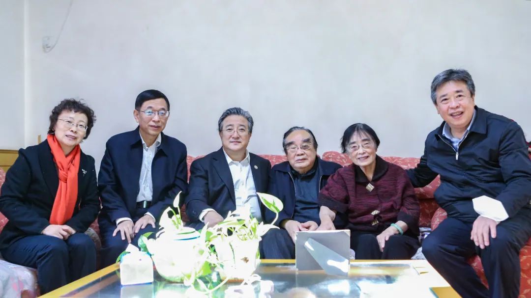 余劍鋒春節(jié)前夕看望慰問(wèn)核工業(yè)老領(lǐng)導(dǎo)蔣心雄、陳肇博