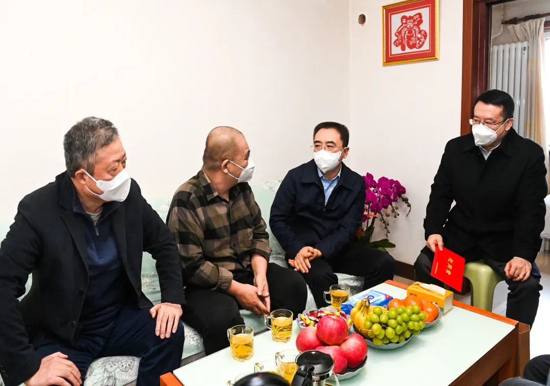 鄒磊、劉明勝走訪慰問退休老領(lǐng)導(dǎo)、勞模遺屬、困難黨員群眾