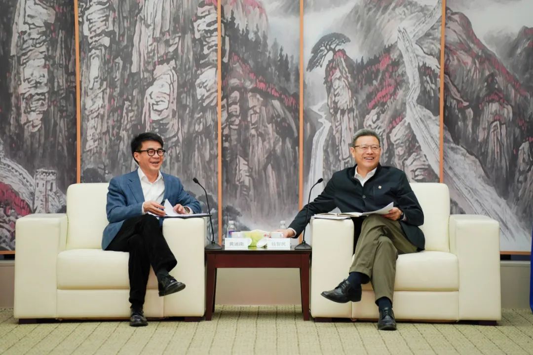 國(guó)家電投黨組書(shū)記、董事長(zhǎng)錢(qián)智民會(huì)見(jiàn)申能集團(tuán)黨委書(shū)記、董事長(zhǎng)黃迪南