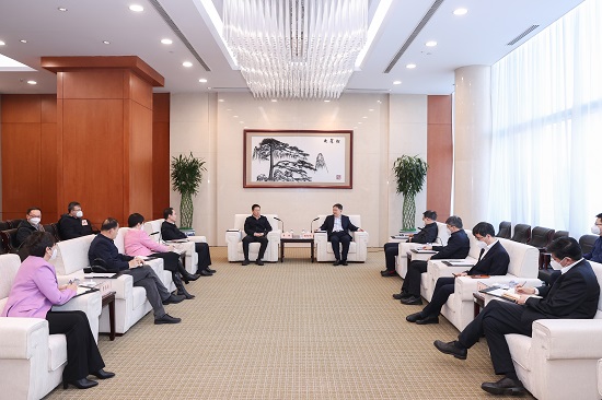 溫樞剛鄧建玲會(huì)見(jiàn)鄂爾多斯市委書(shū)記李理、市長(zhǎng)杜匯良