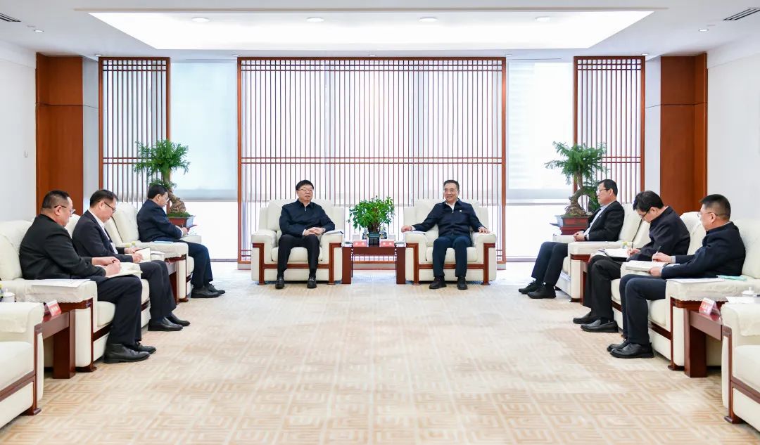 大唐集團(tuán)有限公司黨組書(shū)記、董事長(zhǎng)鄒磊會(huì)見(jiàn)吉林省委常委、省委秘書(shū)長(zhǎng)李偉