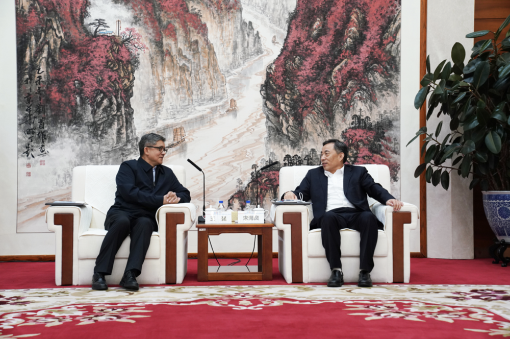 中國(guó)能建黨委書記、董事長(zhǎng)宋海良與拉薩市委副書記、市長(zhǎng)王強(qiáng)座談