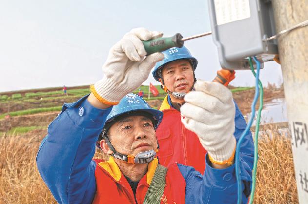 四川通江護(hù)航春灌用電，60支服務(wù)隊(duì)奔走田間