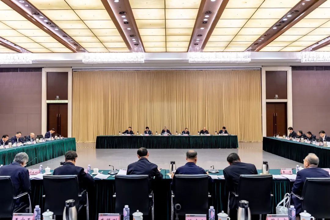 國家能源集團黨組認真?zhèn)鬟_學(xué)習(xí)貫徹二十屆中央全面深化改革委員會第一次會議精神研究部署強化企業(yè)科技創(chuàng)新主體地位加快建設(shè)創(chuàng)新型企業(yè)集團