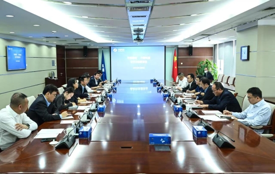 中國電建黨委常委、副總經(jīng)理劉源與中國建材股份副總裁王兵舉行會談