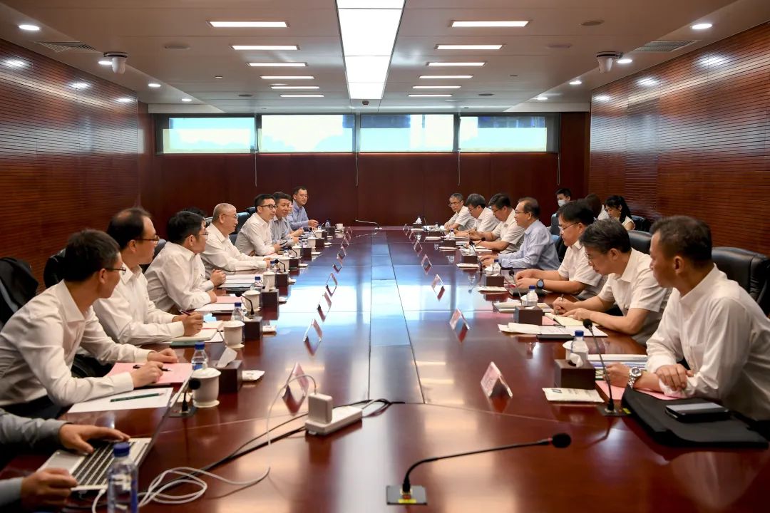 華電集團(tuán)黨組書記、董事長(zhǎng)江毅會(huì)見隆基綠能總裁李振國(guó)