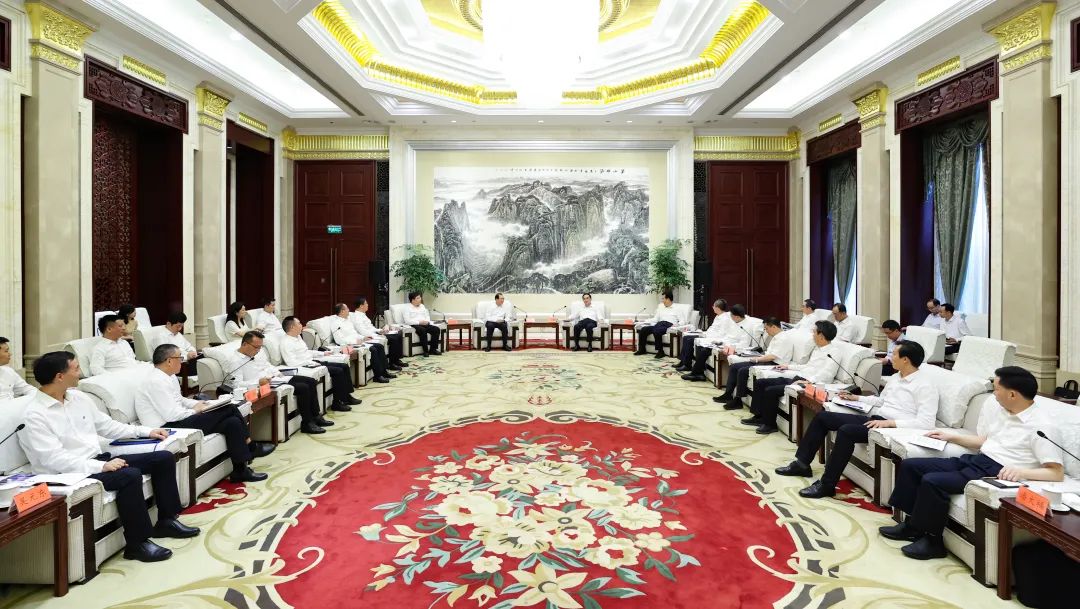 中國華電黨組書記、董事長江毅拜會(huì)貴州省委書記徐麟、省長李炳軍