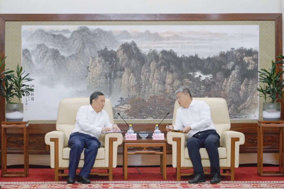中國(guó)能建黨委書記、董事長(zhǎng)宋海良與國(guó)家能源集團(tuán)黨組書記、董事長(zhǎng)劉國(guó)躍會(huì)談