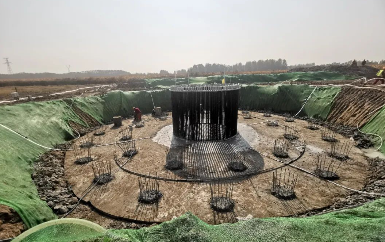 中國石油在建單體規(guī)模最大集中風電項目首臺風機基礎(chǔ)澆筑完成