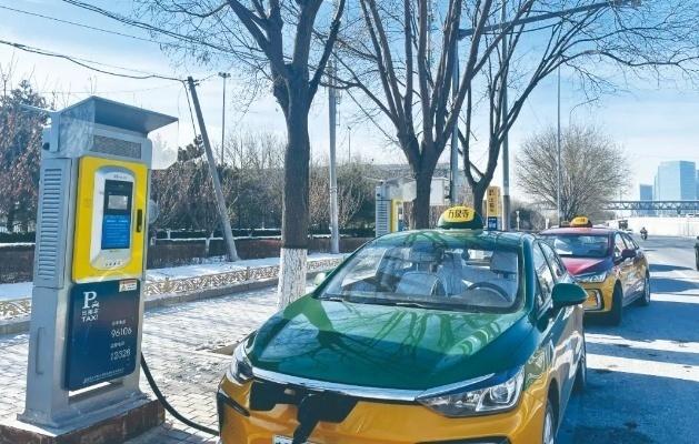 一天去四趟換電站，新能源出租車“不抗凍”怎么開