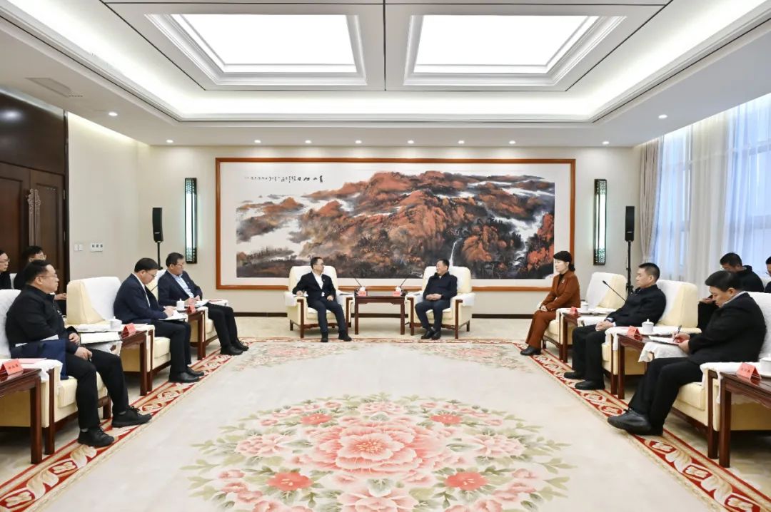 中國大唐集團(tuán)有限公司董事長鄒磊拜會內(nèi)蒙古自治區(qū)黨委書記孫紹騁、自治區(qū)主席王莉霞