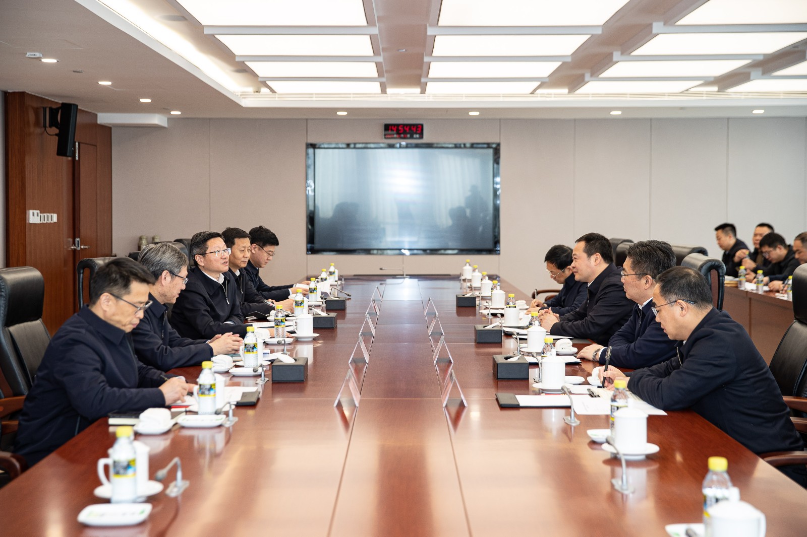 國家能源集團公司總經(jīng)理、黨組副書記余兵會見上饒市委書記陳云