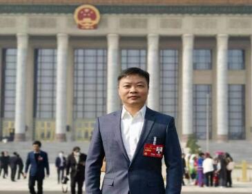 【兩會(huì)好聲音】全國(guó)人大代表、小鵬汽車(chē)董事長(zhǎng)何小鵬：探索限定場(chǎng)景無(wú)人駕駛法規(guī)，助力車(chē)網(wǎng)融合和低空經(jīng)濟(jì)騰飛