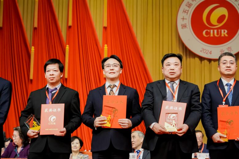 中國能建綠色建材公司黨委書記、董事長，綠色先進(jìn)材料研究院院長蔣洋榮獲“2023年中國產(chǎn)學(xué)研合作創(chuàng)新獎”