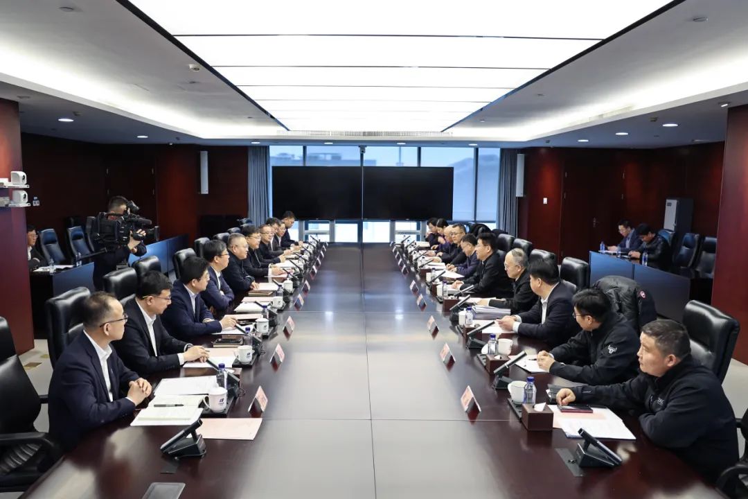 華電集團(tuán)黨組副書記、總經(jīng)理葉向東與北京市副市長高朋舉行會談