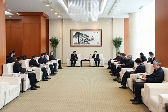 華能集團(tuán)董事長溫樞剛、總經(jīng)理鄧建玲會(huì)見國家電網(wǎng)董事長張智剛
