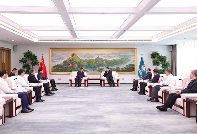 國(guó)家電網(wǎng)董事長(zhǎng)、黨組書記張智剛董事長(zhǎng)與三峽集團(tuán)董事長(zhǎng)劉偉平、總經(jīng)理韓君會(huì)談
