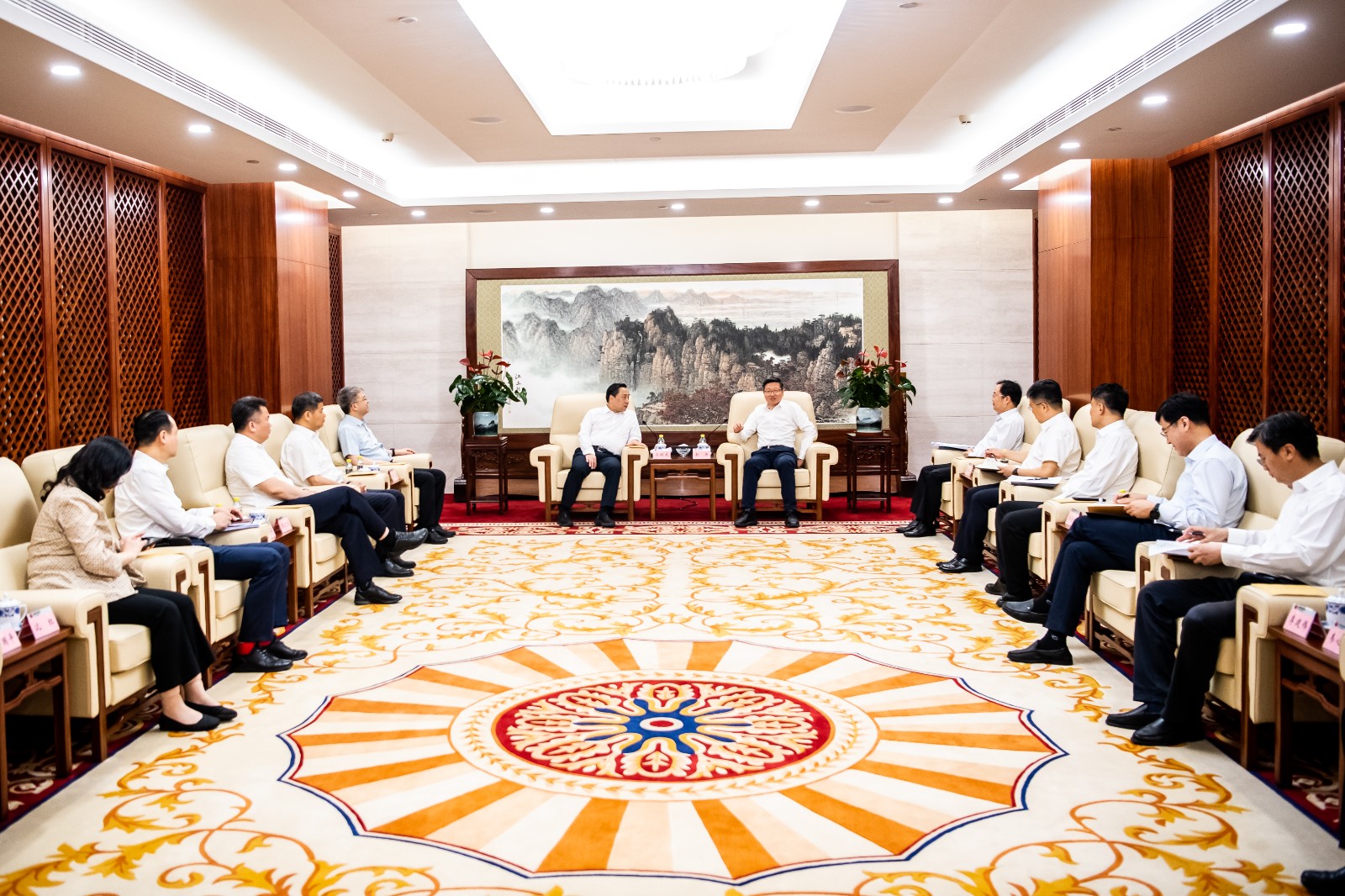 國家能源集團公司總經(jīng)理、黨組副書記余兵會見鎮(zhèn)江市委書記馬明龍一行