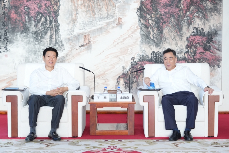 中國能建黨委書記、董事長宋海良與第十四屆全國政協(xié)常委、中國稅務(wù)學(xué)會會長王軍會談