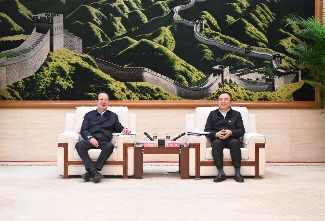 中國(guó)電建黨委書記、董事長(zhǎng)丁焰章與中國(guó)大唐黨組書記、董事長(zhǎng)鄒磊會(huì)談