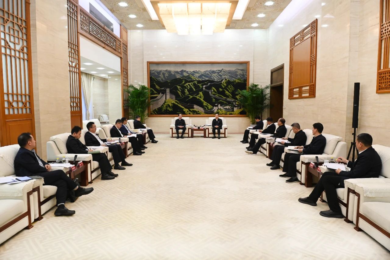 大唐集團黨組書記、董事長鄒磊與中國電建黨委書記、董事長丁焰章會談