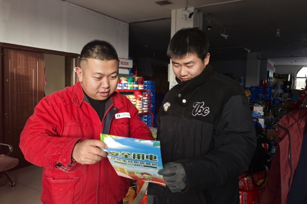 內(nèi)蒙古電力集團(tuán)烏海千里山供電公司蒙電愛心光明行，用電無憂進(jìn)社區(qū)