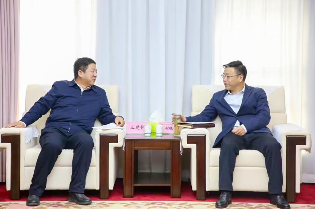 大唐甘肅公司黨委書記、董事長王建偉與甘肅能化集團黨委書記、董事長謝曉鋒會談