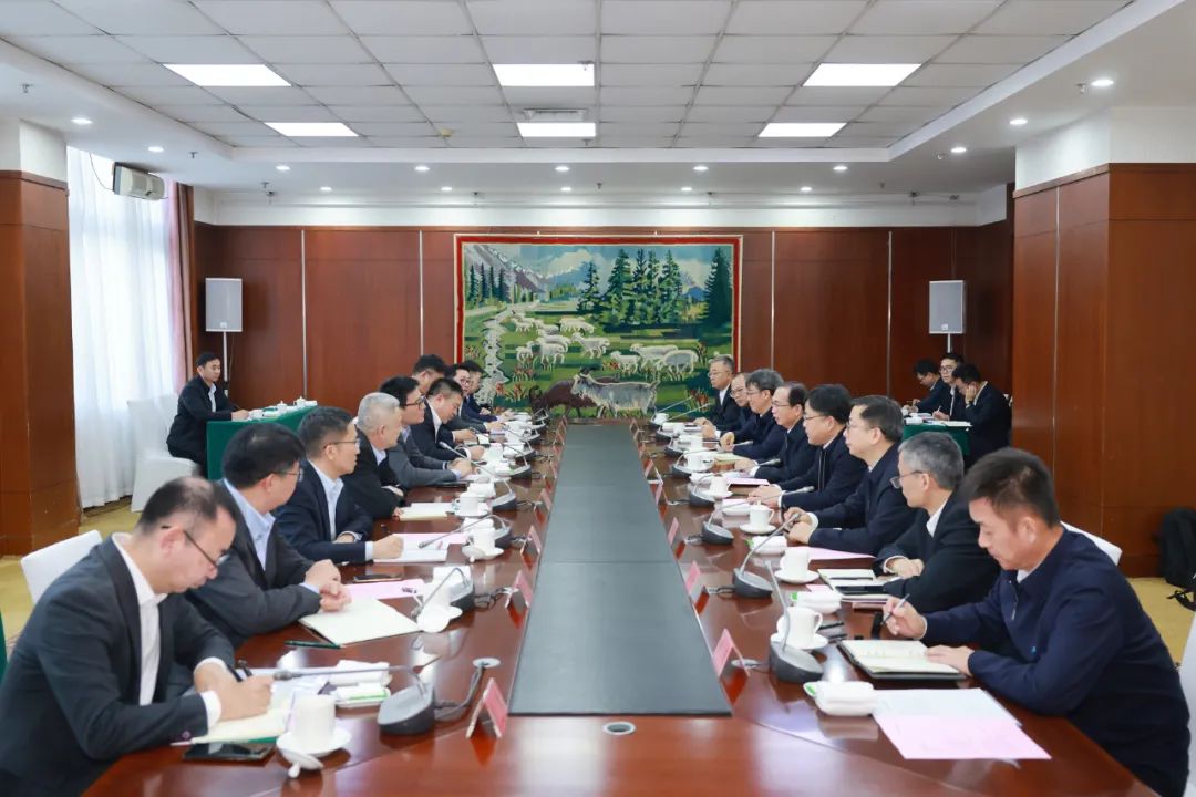 華電集團黨組書記、董事長江毅與上海電氣黨委書記、董事長吳磊舉行會談