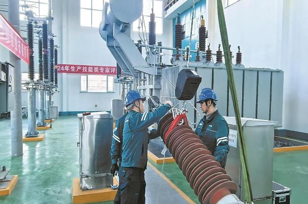 山西晉城供電研制組合器具，變壓器高壓套管吊裝無須登高