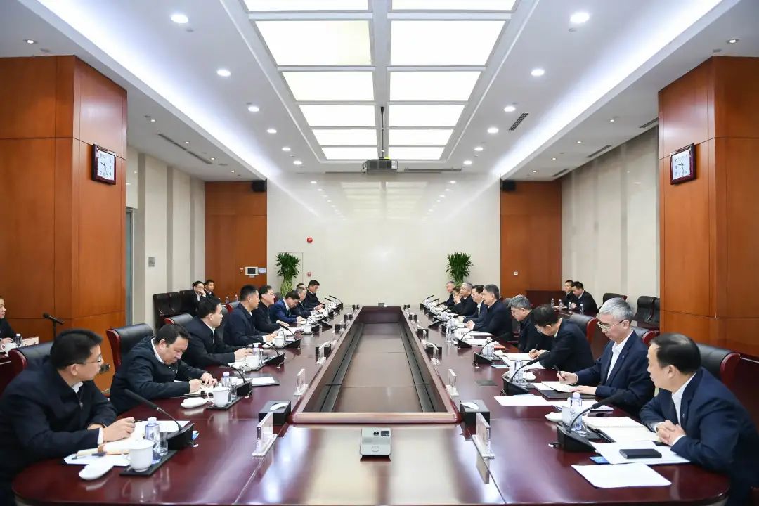 華能集團(tuán)董事長(zhǎng)、黨組書(shū)記溫樞剛會(huì)見(jiàn)中國(guó)安能董事長(zhǎng)陳奕輝、總經(jīng)理周慶豐