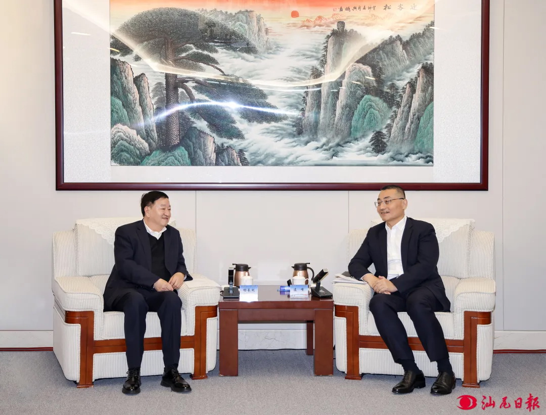 中廣核集團(tuán)黨委書記、董事長楊長利與汕尾市委書記逯峰、市長鄭海濤會談