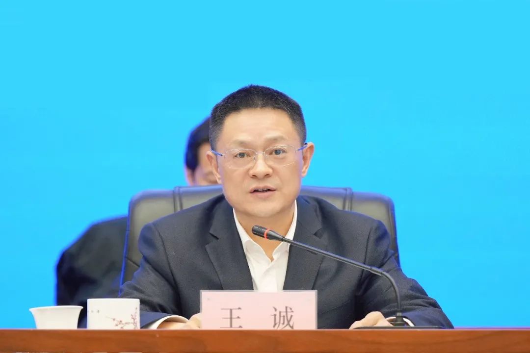 這一新成立能源集團，董事長、總經(jīng)理亮相